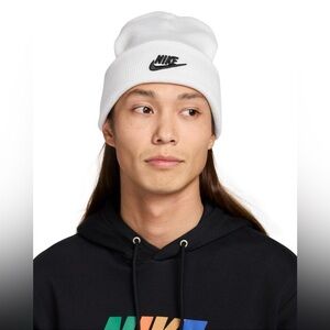 NWT One Size Nike Peak Futura Beanie With Logo Embroidered In White & Black